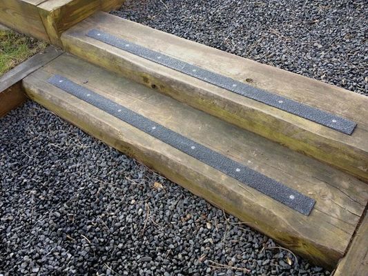 Hoge sterkte gepultrudeerde glasvezelbanden De ideale antidraaioplossing voor trappen