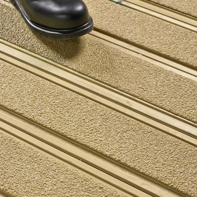 Niet-slip-pultrusion glasvezelstrook voor houten tuindekken/traptrampen/toegangsrampen