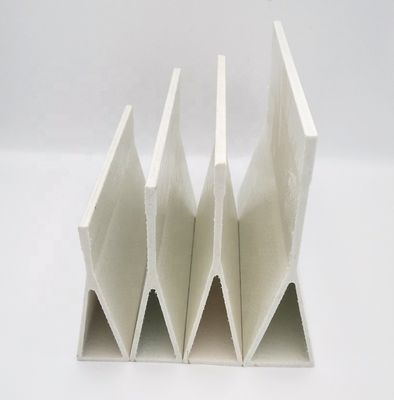 Hoge sterkte FRP pultrusie driehoekige vorm steunbalkprofielen 40 mm tot 150 mm hoogte