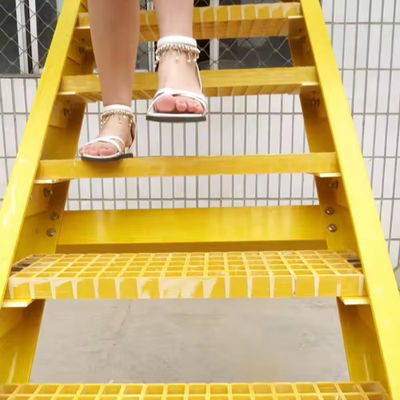 Isolatieladders van elektriciteitscentrales Glasvezelversterkte kunststoftrappenladders met handrail