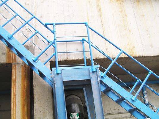 Isolatieladders van elektriciteitscentrales Glasvezelversterkte kunststoftrappenladders met handrail