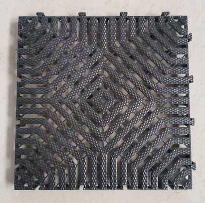 40x40x3.0cm dikke PP-plastic vergrendelingsmatten voor vloerbekleding in een garage