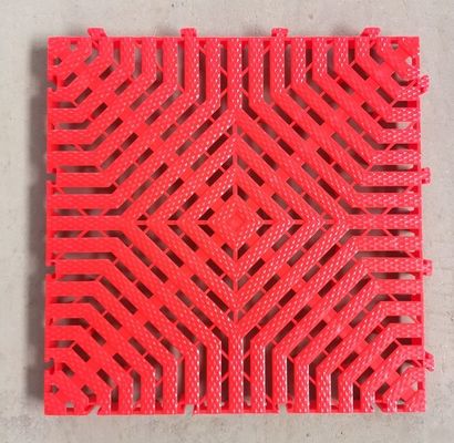 40x40x3.0cm dikke PP-plastic vergrendelingsmatten voor vloerbekleding in een garage