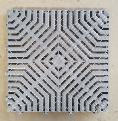 40x40x3.0cm dikke PP-plastic vergrendelingsmatten voor vloerbekleding in een garage