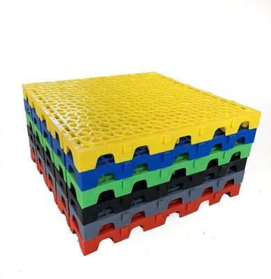 40x40x4.0cm PP vergrendelbare plastic mat voor gemakkelijk wassen van auto's en garage vloerbedekking
