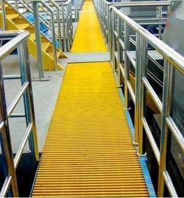 Hoge sterkte glasvezel rooster wandelpad dekking voor glijweerstand en aangepaste kleuren