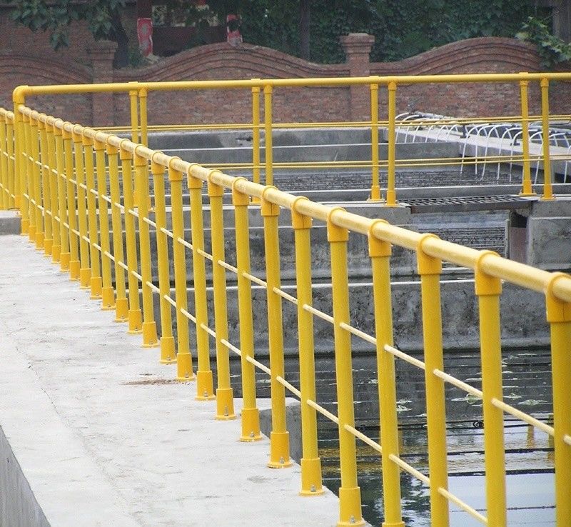 Industriële vloerconstructie gemonteerd 50 mm rond FRP handrail voor afvalwaterzuiveringsinstallatie
